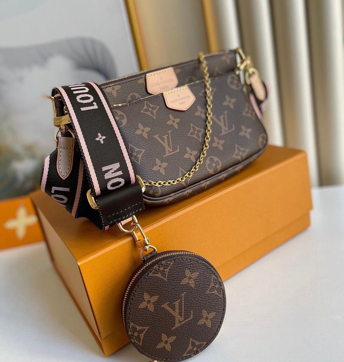 LV Multi pochett