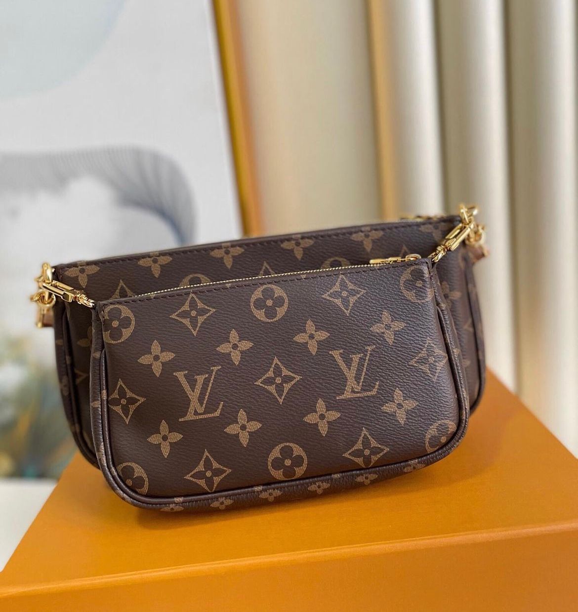 LV Multi pochett